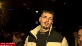 VIDEO Un bărbat din Cluj și-a incendiat mașina după o ceartă cu soția. Cei doi au ajuns de urgență la spital